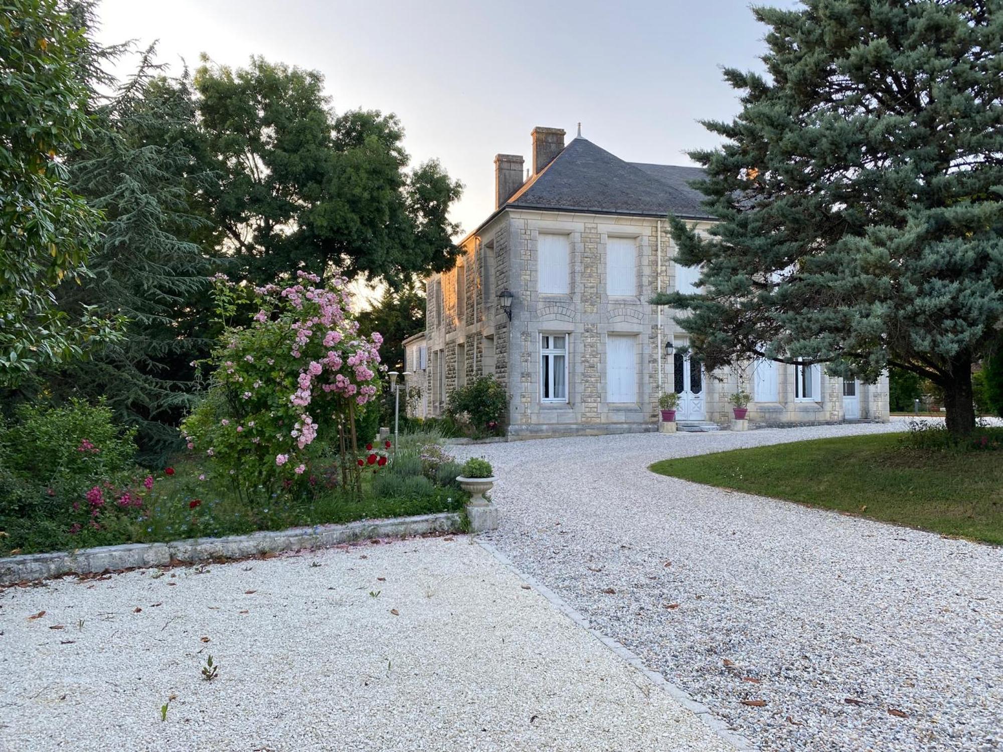 Domaine De La Perthuiserie Saint-Porchaire Extérieur photo